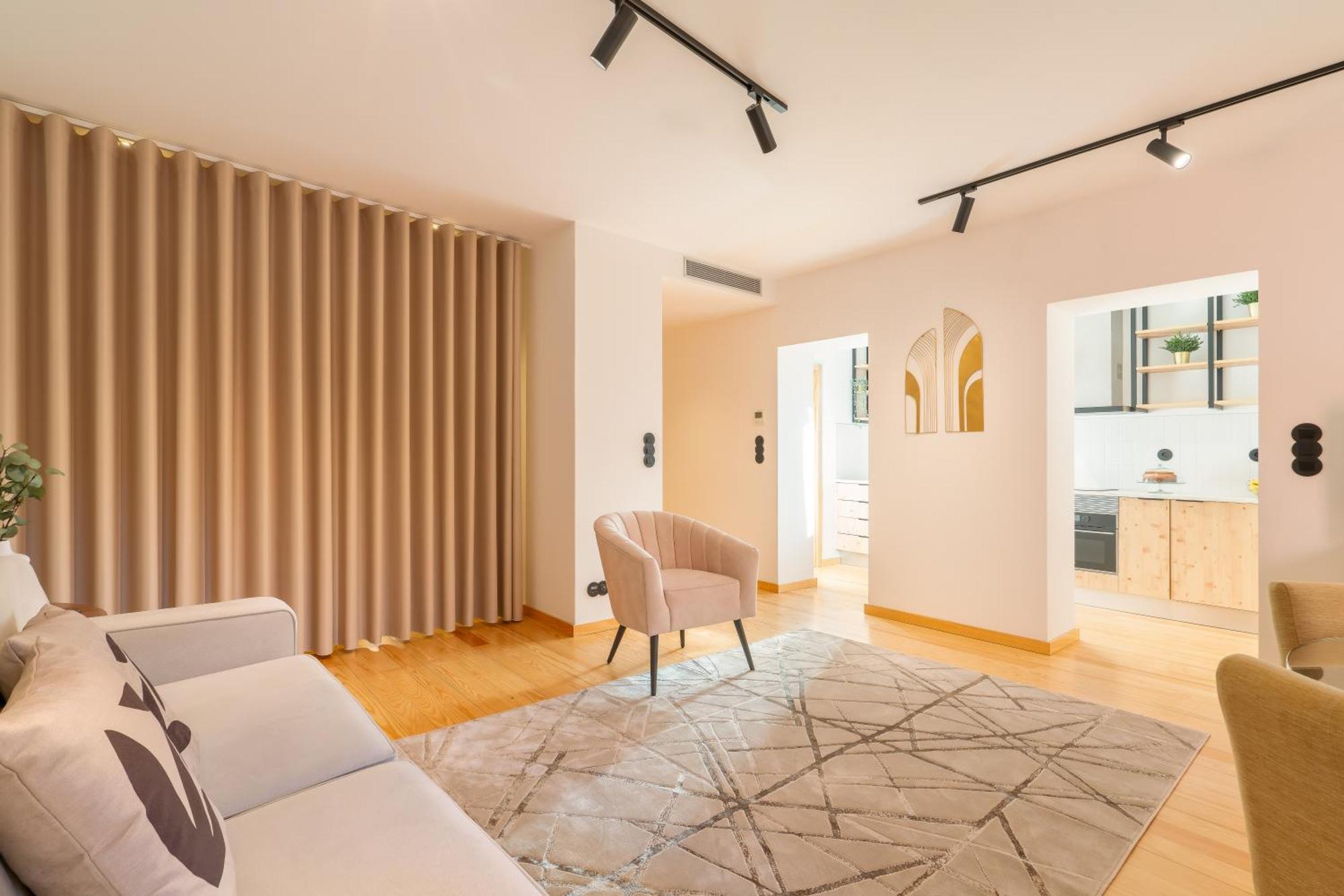 Luxurious Bright Flats - Ace Location Porto